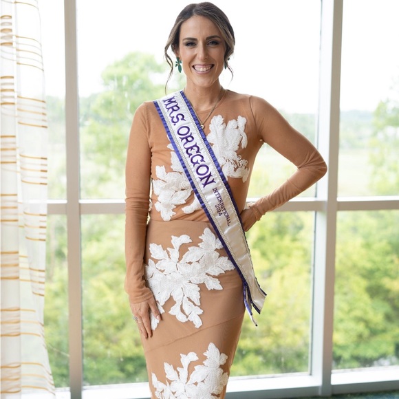 Fine Mini Algerian Loveknot Necklace - James Bond Necklace - Picture 3 of 6